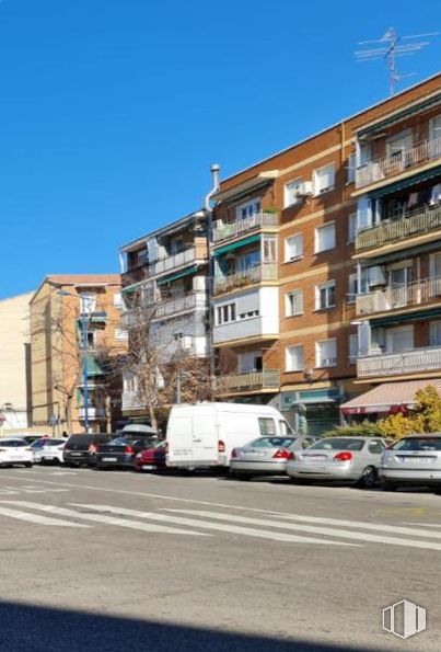 Retail for sale at Zona San Nicasio - Santos - Batallas, Leganés, Madrid, 28913 with van, car, building, mode of transport, window, motor vehicle, city, urban area, automotive exterior and town around