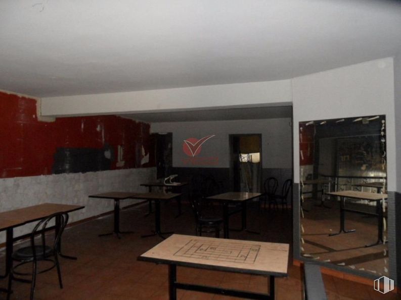 Local en venta en Zona de Avenida República Argentina, Cuenca, 16002 con mesa, mesa de centro, silla, mueble, edificio, madera, diseño de interiores, casa, piso y suelo alrededor