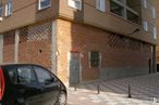 Retail for rent at Zona Ronda Oeste, Cuenca, 16004 with car, wheel, window, building, tire, property, vehicle, brickwork, brick and neighbourhood around