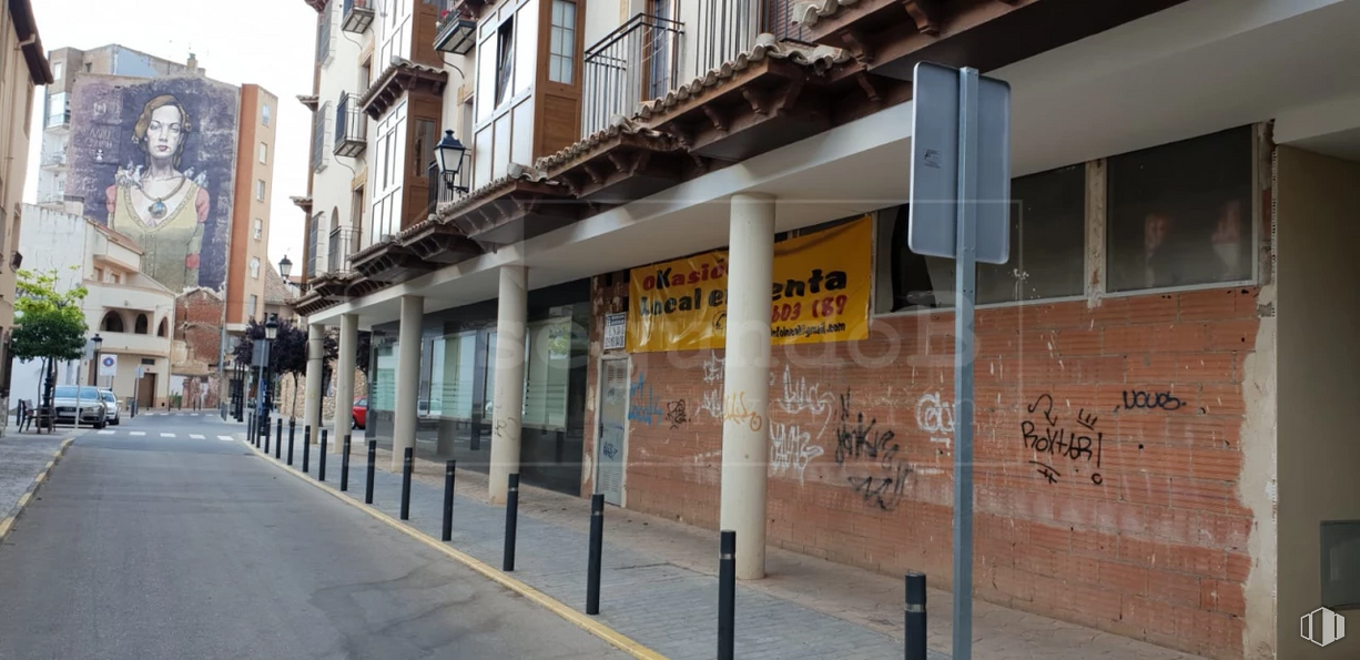 Local en venta en Zona Centro, Quintanar de la Orden, Toledo, 45800 con edificio, ventana, superficie de la carretera, barrio, diseño urbano, acera, fachada, casa, ciudad y carretera alrededor