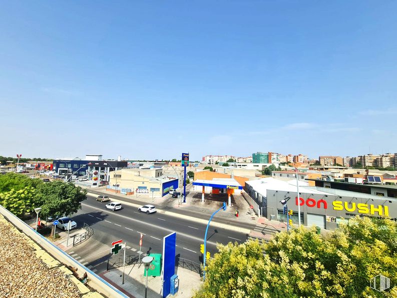 Local en venta en Calle Luis Sauquillo, Fuenlabrada, Madrid, 28944 con edificio, cielo, planta, luz de la calle, camión, diseño urbano, asfalto, paisaje, vía pública y ocio alrededor