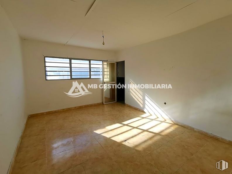 Nave en venta en Polígono Industrial Albarreja, Humanes de Madrid, Madrid, 28970 con ventana, persiana de la ventana, propiedad, accesorio, madera, sombra, suelo, suelos, techo y tintes y matices alrededor