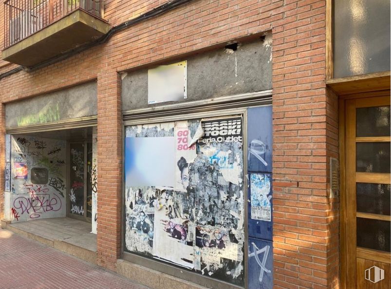 Local en alquiler y venta en Paseo Curas, Alcalá de Henares, Madrid, 28801 con ventana, edificio, barrio, arte, fachada, ciudad, carretera, ladrillo, asentamiento humano y zona urbana alrededor