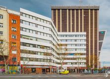 Oficina en alquiler en Calle Bravo Murillo, Tetuán, Madrid, 28020 con edificio, cielo, durante el día, ventana, nube, bloque de pisos, diseño urbano, condominio, barrio y rascacielos alrededor