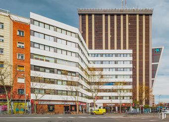 Oficina en alquiler en Calle Bravo Murillo, Tetuán, Madrid, 28020 con edificio, cielo, durante el día, ventana, nube, bloque de pisos, diseño urbano, condominio, barrio y rascacielos alrededor