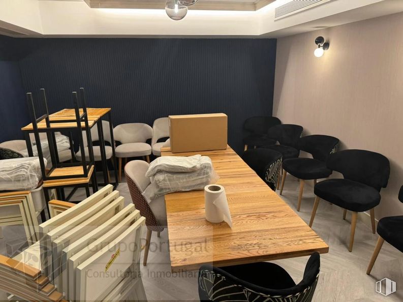 Retail for rent at Zona Sector B, Boadilla del Monte, Madrid, 28660 with chair, table, tableware, furniture, property, lighting, building, interior design, wood and floor around