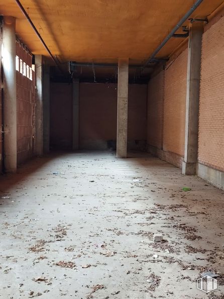 Local en venta en Calle Nardos, 135, Alcorcón, Madrid, 28925 con madera, pasillo, superficie de carretera, suelo, ladrillo, piso, albañilería, tintes y matices, material de construcción y madera alrededor