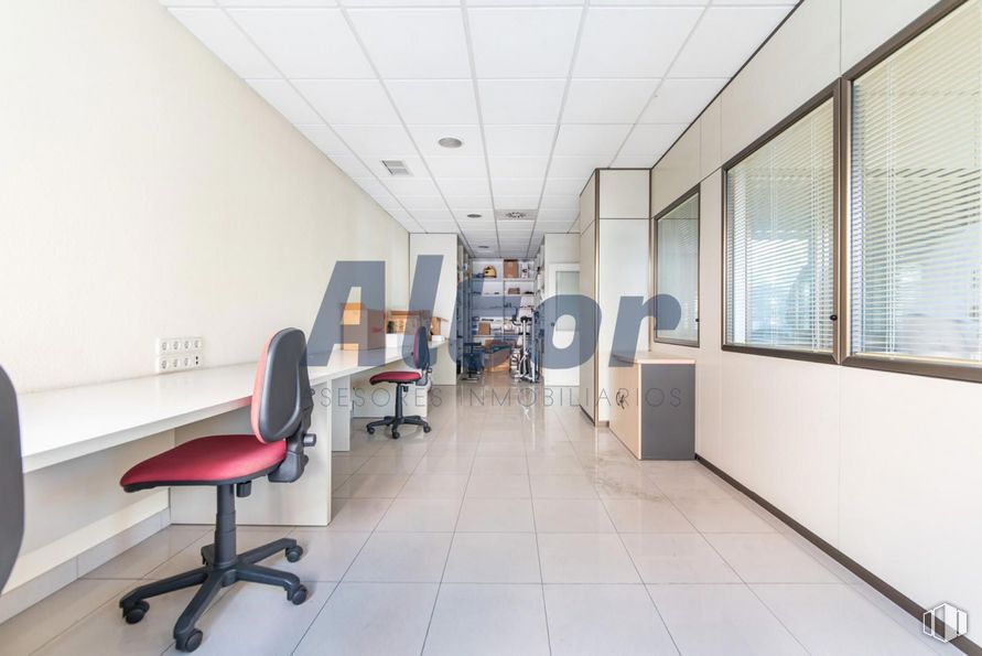 Retail for sale at Calle Rocinante, Fuencarral - El Pardo, Madrid, 28034 with chair, window blind, window, furniture, building, office chair, flooring, floor, armrest and city around