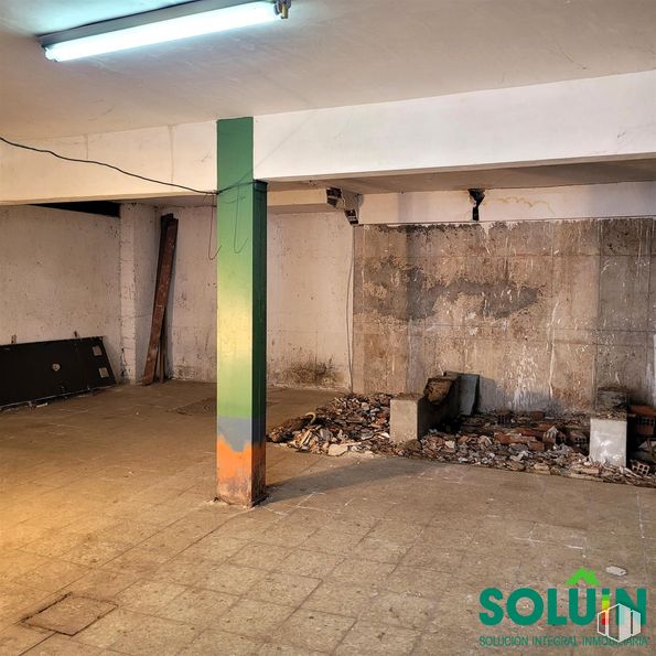 Local en venta en Calle San Fidel, Ciudad Lineal, Madrid, 28017 con lámpara, alumbrado, propiedad, edificio, suelo, pared, suelos, gas, casa y tintes y matices alrededor