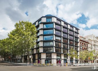 Oficina en alquiler en Calle Velázquez, 34, Salamanca, Madrid, 28001 con edificio, nube, cielo, árbol, bloque de torre, diseño urbano, condominio, torre, área residencial y barrio alrededor