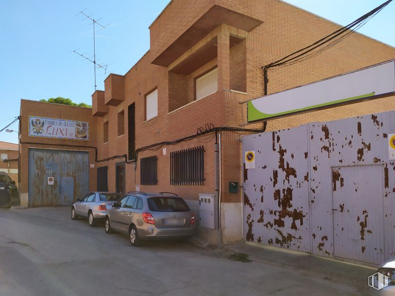 Nave en venta en Calle Vega, 11, Morata de Tajuña, Madrid, 28530 con coche, ventana, luz de estacionamiento automotriz, neumático, propiedad, rueda, edificio, cielo, vehículo y placa de matrícula del vehículo alrededor