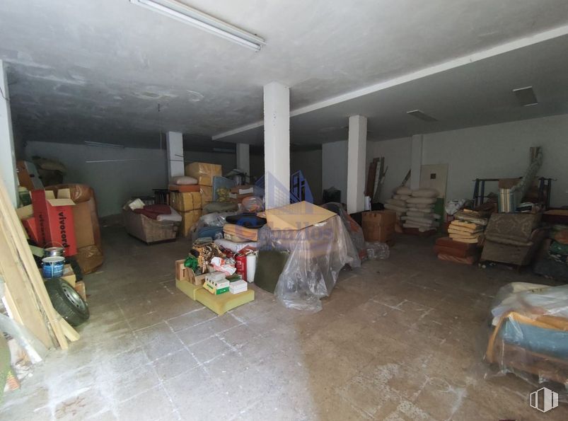 Retail for sale & for rent at Calle Chorrón, Guadalajara, 19005 with building, wood, floor, interior design, flooring, hardwood, house, shipping box, gas and ceiling around