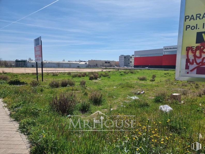 Suelo en venta en Avenida Cerro Rubal, Parla, Madrid, 28983 con cielo, nube, planta, terreno, paisaje natural, hierba, pastizal, cobertura del suelo, llanura y paisaje alrededor