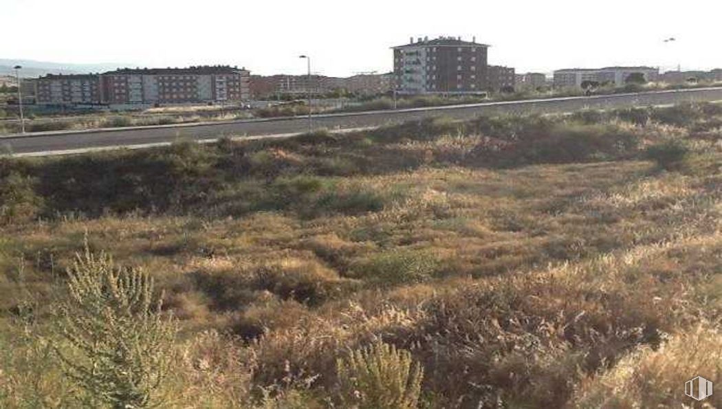 Land for sale at Calle Juan Crisóstomo de Arriaga, s/n, Ávila, 05003 with building, sky, plant, plant community, ecoregion, natural environment, land lot, vegetation, natural landscape and grassland around