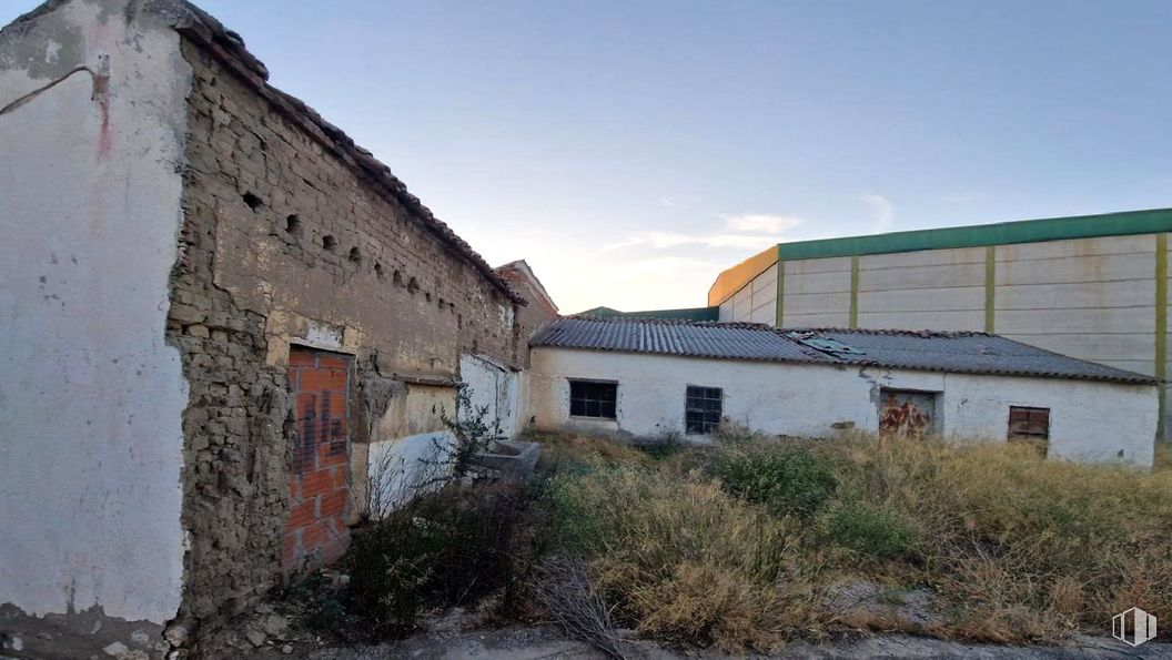 Industrial for sale at Calle Fábrica, La Mata, Toledo, 45534 with house, building, plant, sky, property, cloud, window, land lot, fixture and wall around