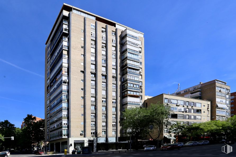 Oficina en alquiler en Paseo de la Habana, 15, Chamartín, Madrid, 28036 con edificio, cielo, tiempo de día, propiedad, ventana, bloque de pisos, diseño urbano, accesorio, vecindario y edificio comercial alrededor