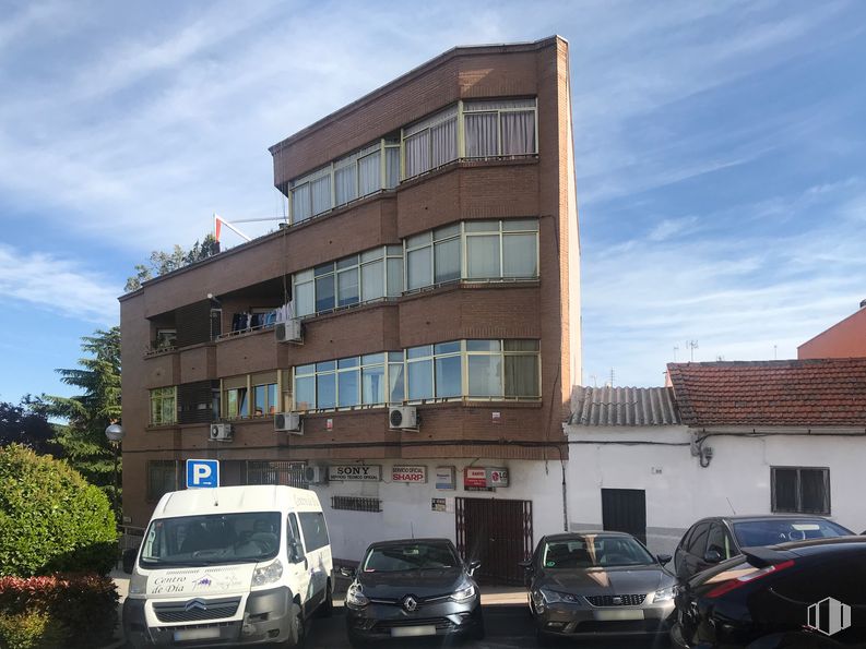 Local en alquiler y venta en Plaza Castilla, 3, Alcobendas, Madrid, 28100 con coche, edificio, camioneta, ventana, nube, cielo, luz de estacionamiento automotriz, vehículo terrestre, neumático y rueda alrededor