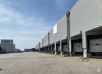 Industrial for rent at Calle Tesoro, 1, Cabanillas del Campo, Guadalajara, 19171 with building, sky, cloud, asphalt, facade, city, commercial building, composite material, shade and concrete around