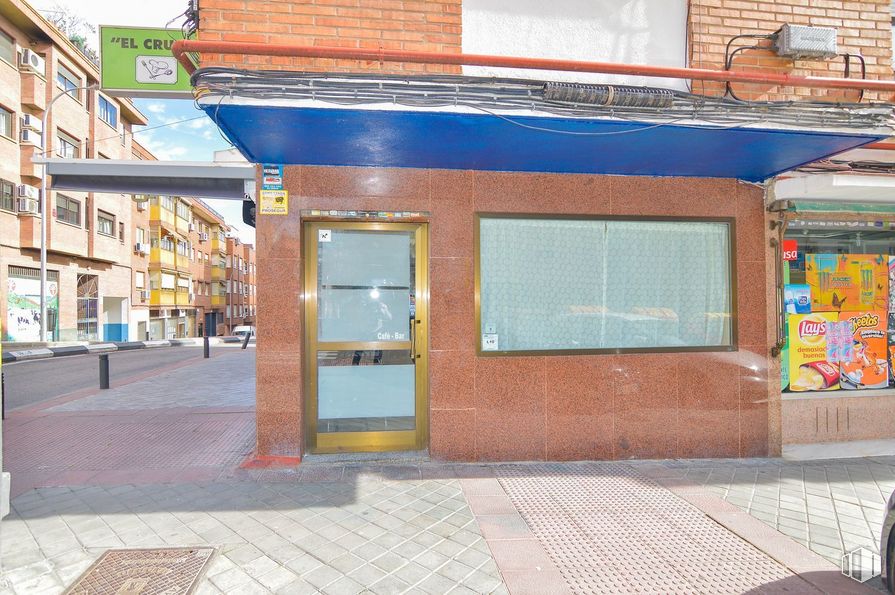 Local en venta en Calle San Emilio, Ciudad Lineal, Madrid, 28017 con edificio, ventana, propiedad, infraestructura, arquitectura, pared, superficie de la carretera, barrio, fachada y acera alrededor