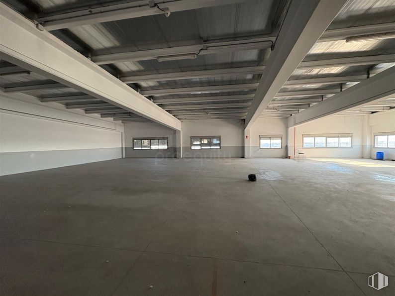 Industrial for sale at Calle Laguna, 74, Alcorcón, Madrid, 28923 with window, floor, ceiling, flooring, hall, concrete, building material, design, daylighting and plaster around