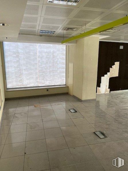 Retail for sale at Avenida Virgen Loreto, Torrejón de Ardoz, Madrid, 28850 with window blind, flooring, floor, fixture, art, wood, rectangle, ceiling, shade and composite material around