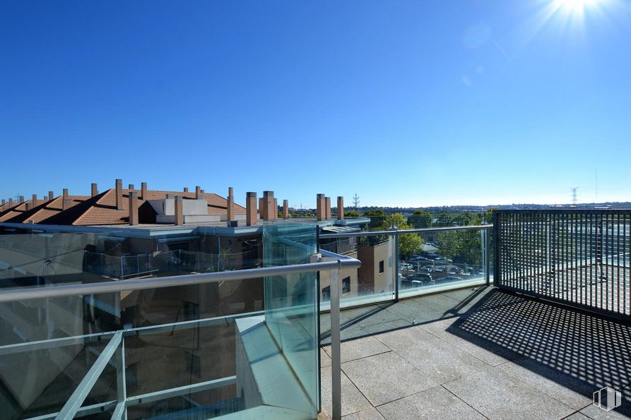 Oficina en venta en Rozas Nova , Calle Castillo de Fuensaldaña, 4, Las Rozas de Madrid, Madrid, 28230 con edificio, cielo, ventana, diseño urbano, sombra, casa, condominio, bloque de pisos, barrio residencial y bienes raíces alrededor