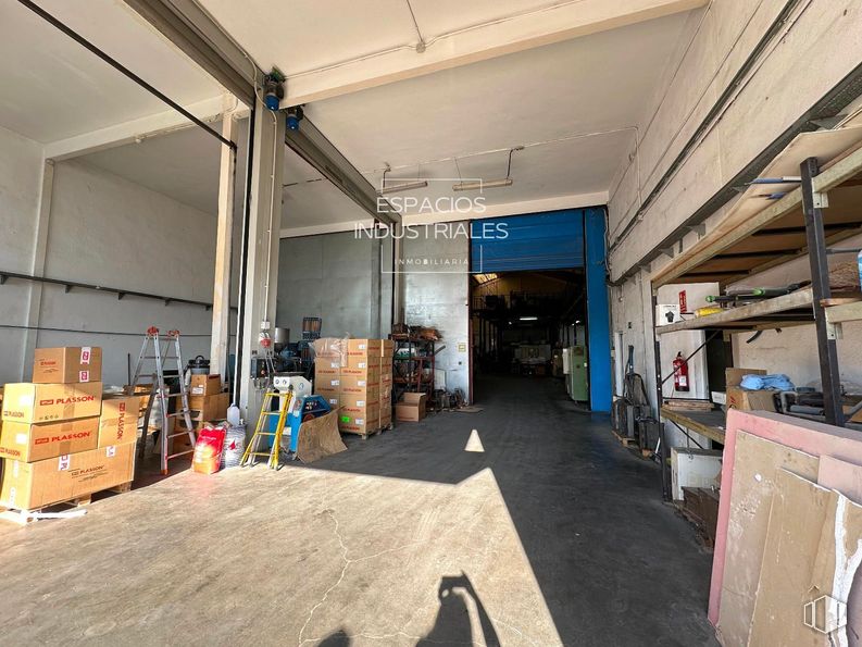 Nave en alquiler y venta en Polígono Industrial El Guijar, Arganda del Rey, Madrid, 28500 con suelo, suelos, madera, techo, hall, ingeniería, máquina, habitación, madera dura y edificio alrededor