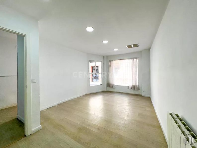 Local en venta en Calle Olivo, Moncloa - Aravaca, Madrid, 28023 con accesorio, edificio, hall, madera, interiorismo, ventana, suelo, suelos, tinte para madera y inmobiliario alrededor