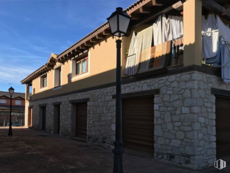 Retail for sale at Calle La Cabaña, 3, Grajera, Segovia, 40569 with house, sky, window, building, wood, wall, residential area, facade, shade and real estate around