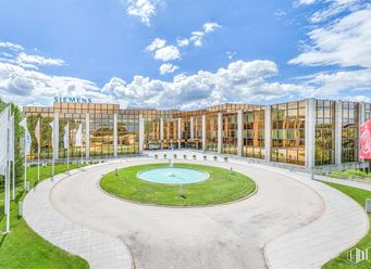 Oficina en alquiler en Ronda Europa, 5, Tres Cantos, Madrid, 28760 con nube, cielo, durante el día, planta, lote de terreno, diseño urbano, hierba, árbol, ciudad y paisaje alrededor