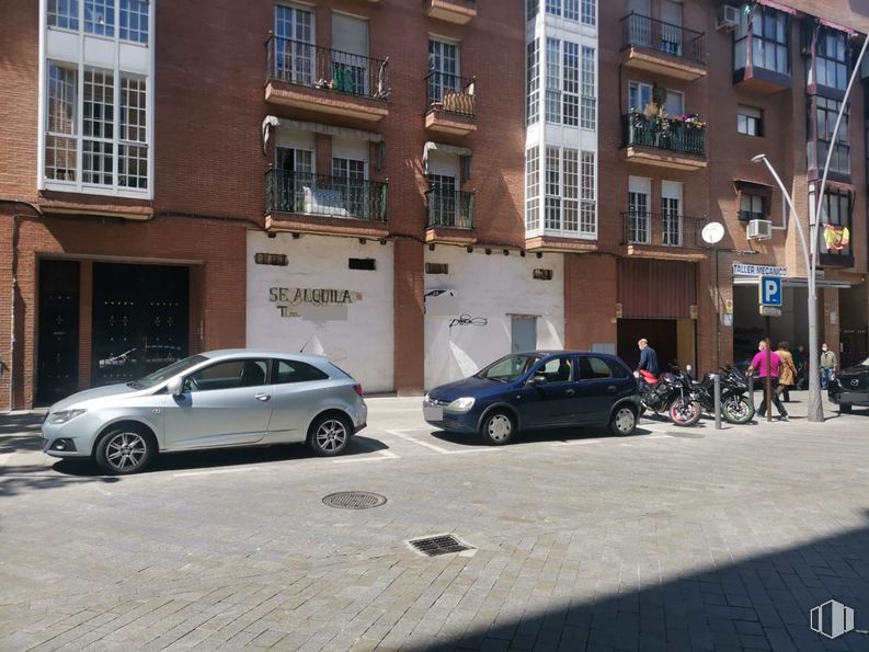 Local en alquiler en Paseo Castilla, Alcorcón, Madrid, 28921 con coche, ventana, edificio, neumático, rueda, vehículo terrestre, vehículo, superficie de carretera, planta y casa alrededor