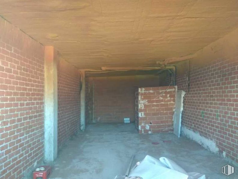 Retail for sale at Calle Vidal García Seves, Yeles, Toledo, 45220 with brickwork, floor, flooring, wood, brick, building, building material, ceiling, composite material and room around