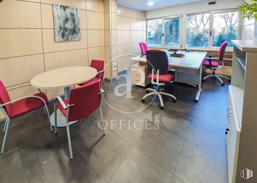 Oficina en alquiler en Calle Velázquez, Chamartín, Madrid, 28002 con silla, escritorio, mesa, mueble, suelos, interiorismo, suelo, silla de oficina, ventana y madera alrededor