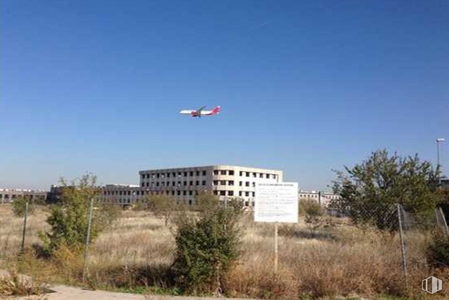 Land for sale at Calle Manuel Vázquez Montalbán, 34, San Blas - Canillejas, Madrid, 28022 with aerospace engineering, aircraft, aviation, air travel, fixed-wing aircraft and airline around