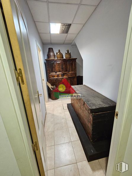 Nave en alquiler en C.C Perales del Carmen, Calle Groenlandia, 6, Getafe, Madrid, 28909 con puerta, ebanistería, mueble, interiorismo, suelos, suelo, madera, casa, arte y escaleras alrededor