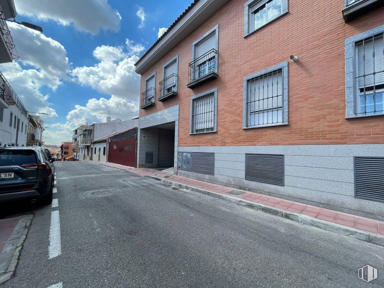 Land for sale at Centro urbano, San Sebastián de los Reyes, Madrid, 28700 with car, window, building, cloud, sky, tire, wheel, vehicle registration plate, vehicle and road surface around