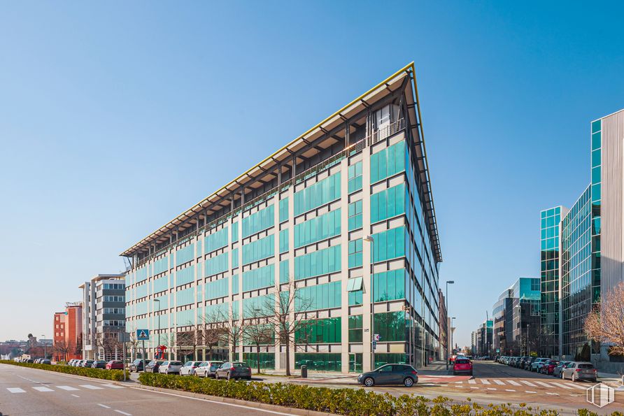 Oficina en alquiler en Edificio Dublín, Calle Vía Dublín, 7, Barajas, Madrid, 28042 con edificio, cielo, propiedad, planta, luz de la calle, bloque de torre, diseño urbano, condominio, fachada y ciudad alrededor