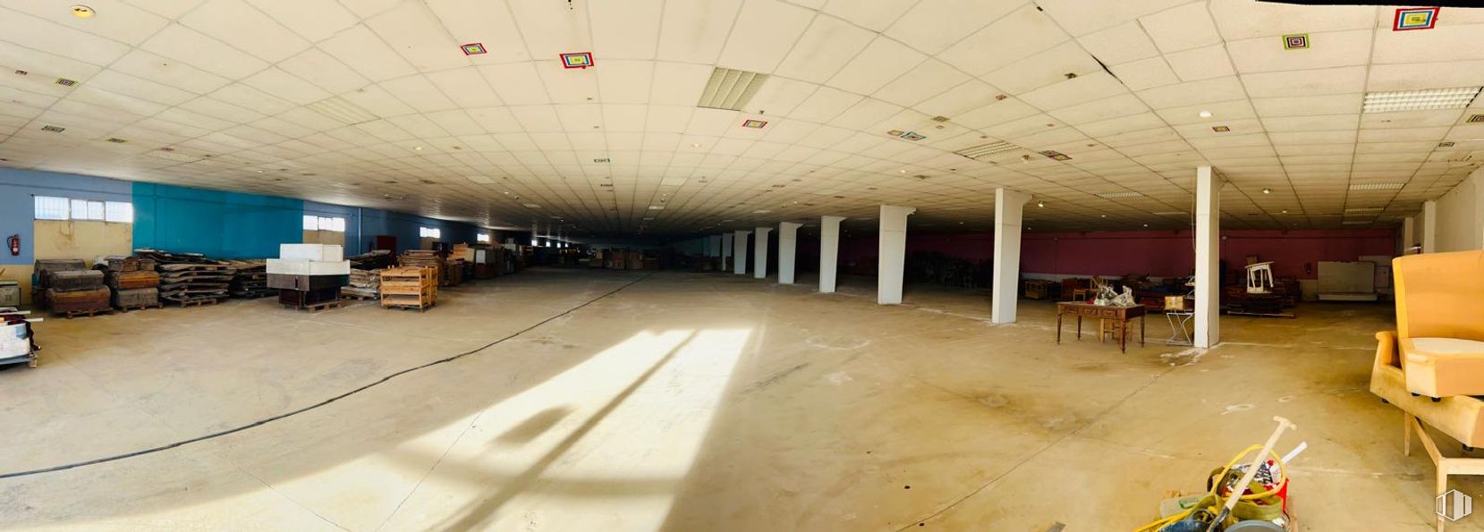 Industrial for sale at Calle Dinosaurio, Magán, Toledo, 45590 with flooring, floor, ceiling, lighting, hall, light fixture, panorama and cleanliness around