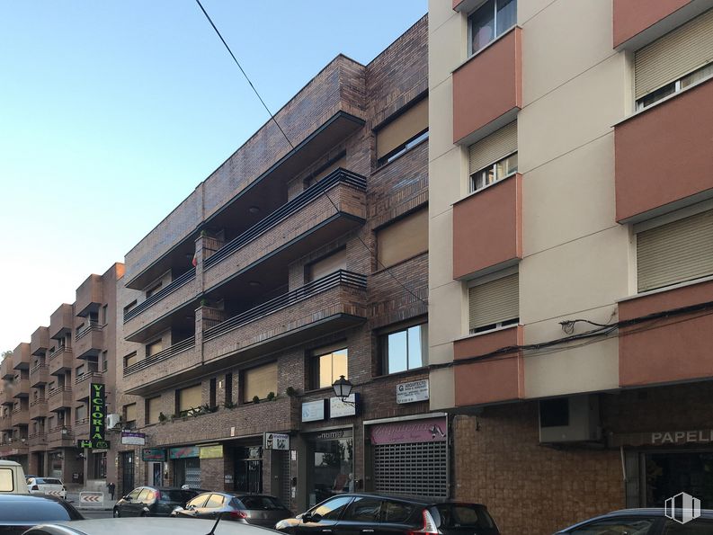 Oficina en alquiler en Calle Ruiz de Alda, 4, Valdemoro, Madrid, 28342 con coche, edificio, propiedad, cielo, vehículo, luz de estacionamiento automotriz, ventana, neumático, diseño urbano y barrio alrededor