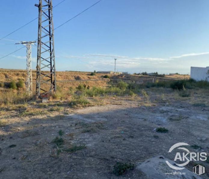 Land for sale at Calle Puerta Menor de San Martín, Ocaña, Toledo, 45300 with sky, cloud, land lot, plant, electricity, overhead power line, natural landscape, gas, landscape and grass around