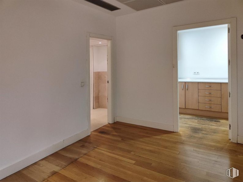 Oficina en alquiler en Paseo Habana, 12, Chamartín, Madrid, 28036 con propiedad, edificio, ebanistería, madera, accesorio, suelos, suelo, tinte para madera, suelo laminado y casa alrededor