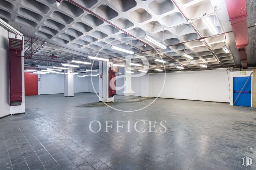 Oficina en venta en Zona IFEMA, Hortaleza, Madrid, 28033 con luz, diseño automotriz, suelo, piso, pasillo, accesorio, techo, vidrio, espacio y aparcamiento alrededor