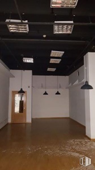 Local en venta en Centro Comercial La Rotonda, Plaza Toro, 1, Tres Cantos, Madrid, 28760 con puerta, propiedad, edificio, accesorio, suelo, piso, madera, pasillo, casa y madera alrededor