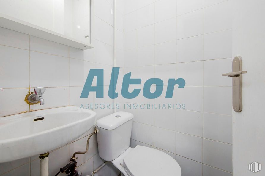 Local en venta en Zona Fuente del Berro, Salamanca, Madrid, 28028 con inodoro, manija de la puerta, fregadero, suelos, suelo, habitación, accesorios de fontanería, fontanería, azulejo y cuarto de baño alrededor