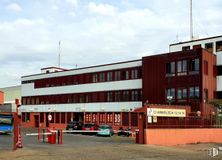 Retail for rent at Calle Arboleda, 14, Puente de Vallecas, Madrid, 28031 with car, building, sky, cloud, property, window, architecture, plant, commercial building and city around