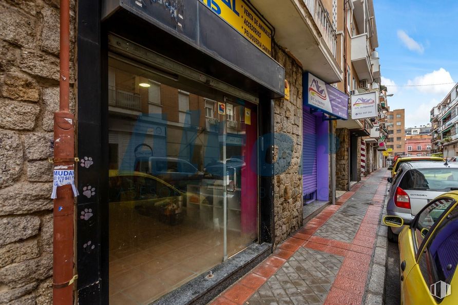 Local en venta en Calle Azabache, Carabanchel, Madrid, 28019 con coche, edificio, propiedad, planta, vehículo, amarillo, pared, iluminación del automóvil, matrícula del vehículo y ventana alrededor