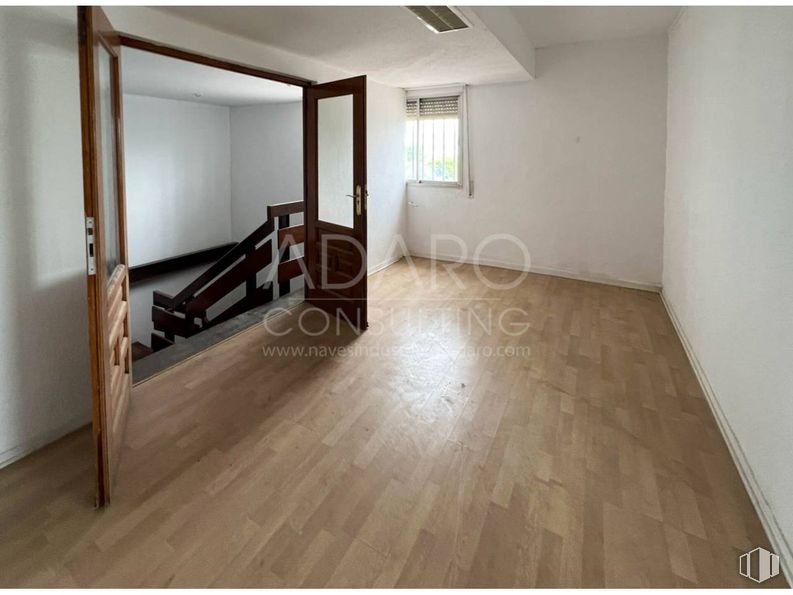 Industrial for sale & for rent at Zona industrial, Valdemoro, Madrid, 28343 with window, fixture, wood, flooring, hall, floor, hardwood, building material, wood stain and laminate flooring around