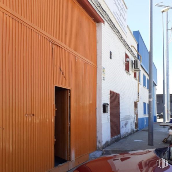 Industrial for sale at Avenida Fuenlabrada, Humanes de Madrid, Madrid, 28970 with door, building, sky, window, orange, architecture, wood, facade, street light and house around