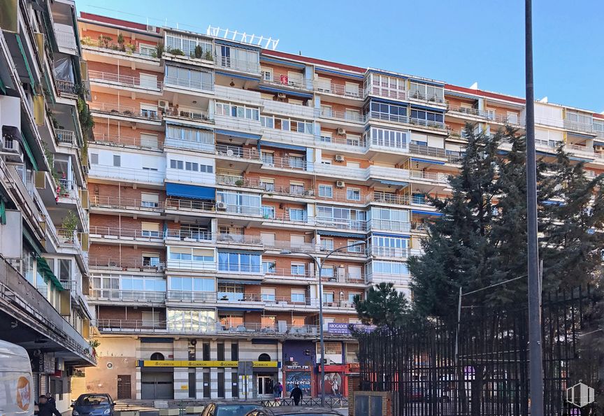 Local en alquiler y venta en Calle Porto Cristo, 13, Alcorcón, Madrid, 28924 con edificio, día, cielo, ventana, bloque de torre, diseño urbano, condominio, barrio, zona residencial y árbol alrededor