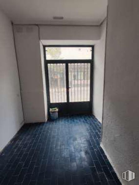 Retail for sale at Calle Miguel Arredondo, 7, Arganzuela, Madrid, 28045 with door, fixture, wood, floor, rectangle, building, flooring, composite material, tints and shades and symmetry around